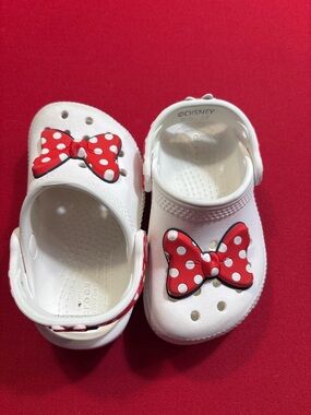 Disney Kids' White Crocs Sandals with Minnie Mouse Red Polka Dot Bow